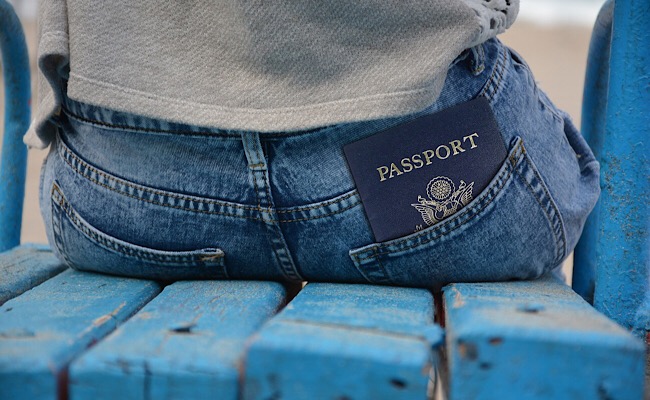 尻ポケットとパスポート